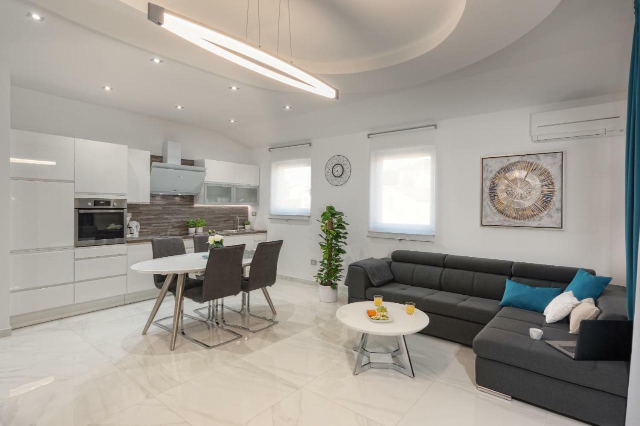 Viras Luxury Holiday Pula Exterior photo