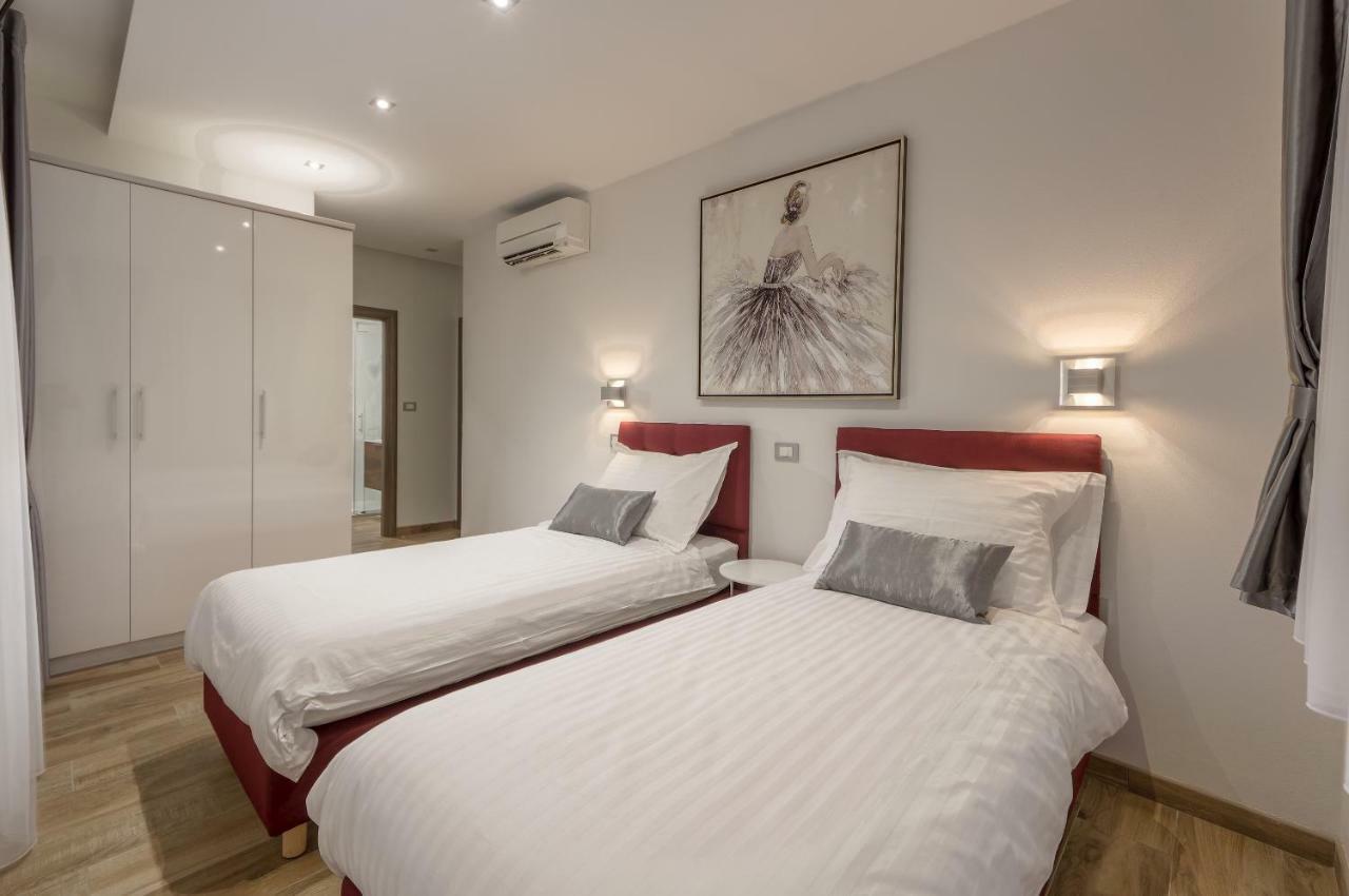 Viras Luxury Holiday Pula Exterior photo