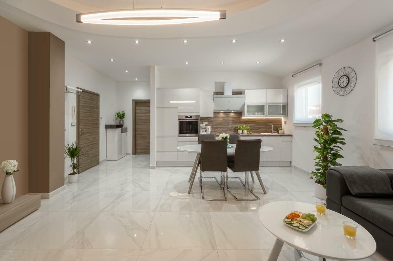 Viras Luxury Holiday Pula Exterior photo